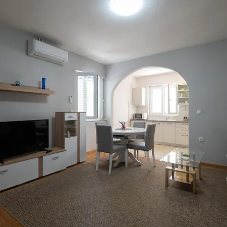 Modern Edda - Quiet Area - Close To Old Town And Beaches