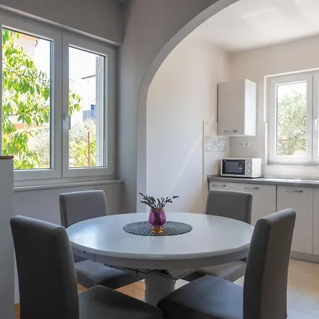 Modern Edda - Quiet Area - Close To Old Town And Beaches Zara